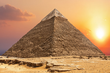 伟大的建筑学过去Chepfren著名的金字塔Chephren的GizaFamous金字塔日落和Giza的日落图片