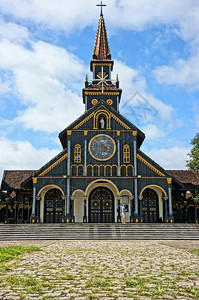 KONTUMVIETNAAMAUG2Kontum木教堂10岁古老大教堂宗遗产著名的旅游地点惊人的建筑师造出美丽的景观越南2015图片