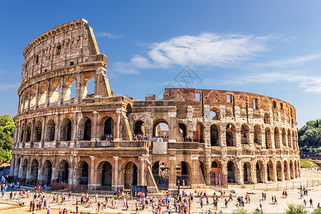 旅游全景夏天的罗马大剧团游客图片