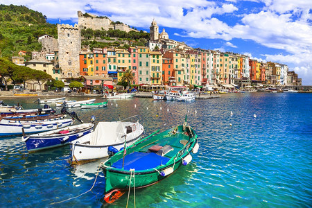 意大利著名的辛克田利古里亚美丽的Portovenere渔村和热门旅游景点意大利CinqueTerre彩色Porovenere村钓图片