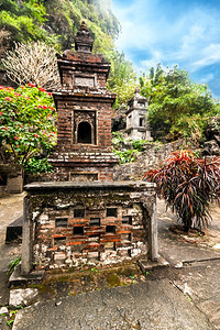 古老的佛教寺庙洞穴越南旅行目的地BichDongNinhBinh门湖建造图片