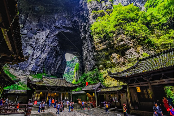 绿色景观悬崖长水峡谷Difeng的WulongKarst石灰岩层这是武龙家世界自然遗产的重要组成部分图片