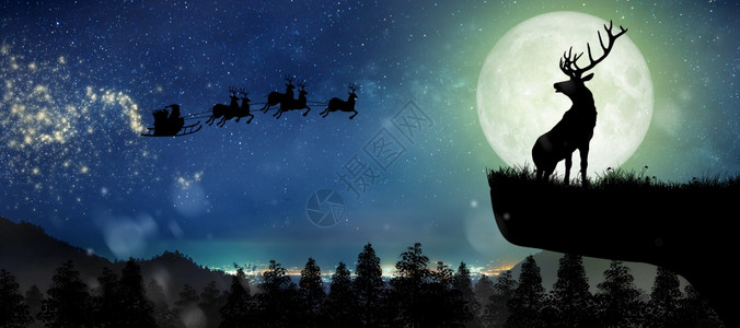 雪橇山悬崖上驯鹿的休光月看见圣诞夜老人在满月时他们的驯鹿上飞翔森林艺术图片