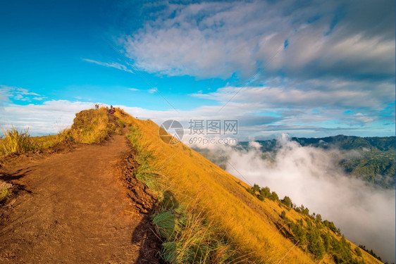 异国情调全景云印度尼西亚巴图尔火山顶端的美丽景色图片