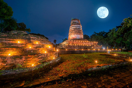 华特阿兰尼克WatAranyik的塔达20年LoyKrathong节是一座古老的夜间庙宇彭世洛镇宗教图片