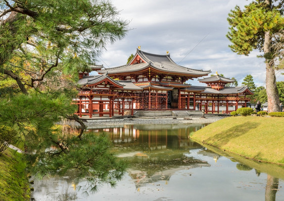 亚洲日本京都道府Uji市佛教寺庙拜多仁的凤凰殿堂美丽建筑图案于日本京都县Uji市日本人图片