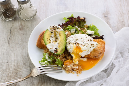 健康早餐牛油果鸡蛋色拉图片