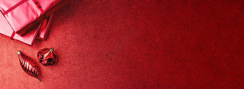 标签喜庆的快乐和新年欢红背景图吉夫特盒子球排骨装饰在闪亮的台式桌礼日庆祝节贺卡德班纳全美模型以展示设计现代的图片