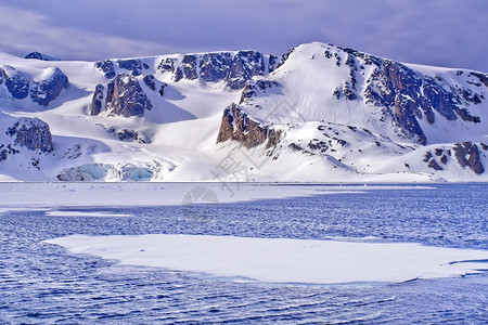 荒野一世海冰和雪地山脉阿尔伯特一号陆地北极斯匹茨贝根瓦尔巴德挪威欧洲冷冻图片
