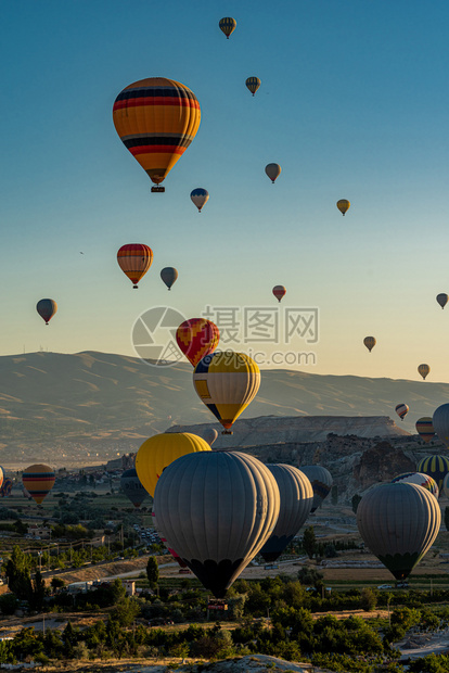 安纳托利亚旅行壮观GoremeCapapadocia土耳其气球节2019热气球高在天空中飘浮的热气球图片