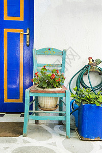 Greek村典型的木椅和猫科斯岛画报传统的爱琴海图片