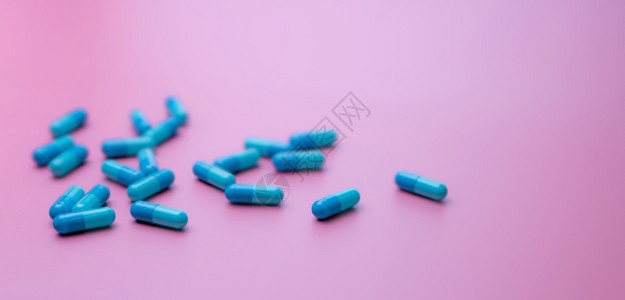 有选择地关注粉红色背景的蓝胶囊丸药房横幅在线概念店产品制行业用于的胶囊丸品卫生保健图片