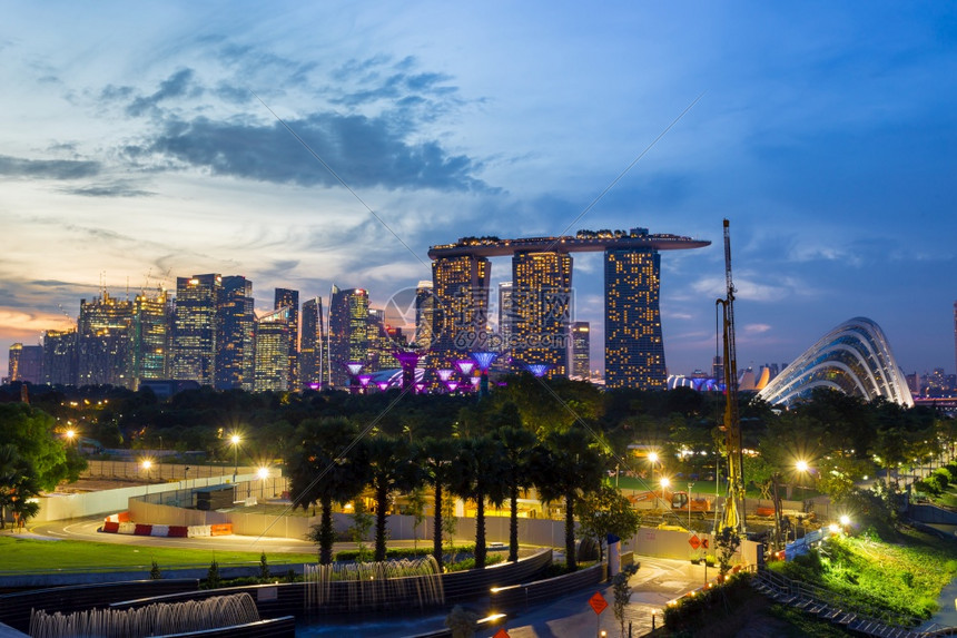 黎明MarinaBaySands酒店与花园由Bay及Singrapoore传单制作这是新加坡的标志或陆地场景象征图片