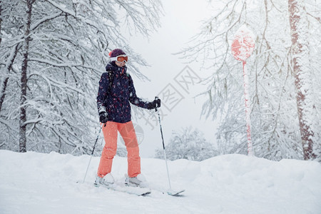 冬季滑雪者图片