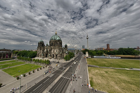 柏林多姆教堂的美丽景色在夏日的柏林大教堂建筑学美丽的著名图片