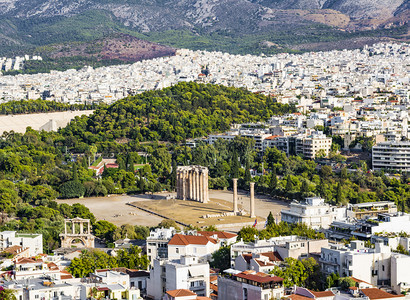 过去的柱廊希腊语雅典的奥林匹亚宙斯神庙从雅典卫城的景色希腊雅典的奥林匹亚宙斯神庙奥林匹亚宙斯神庙是希腊的一座纪念碑也是希腊首都雅图片