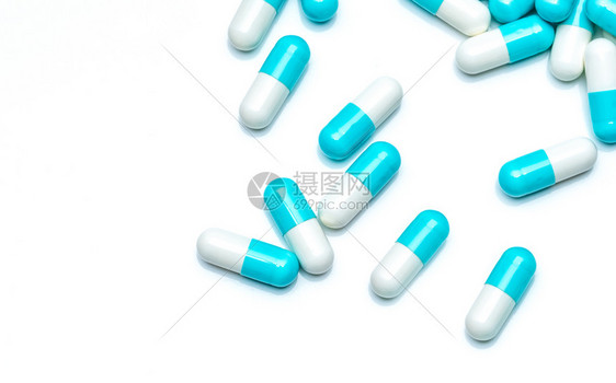 痛风药物工业和市场概念对白桌上的蓝色面粉胶药用产品使情况最透视对在白桌上散布的蓝色面粉胶药用产品采最佳看法传播处方图片