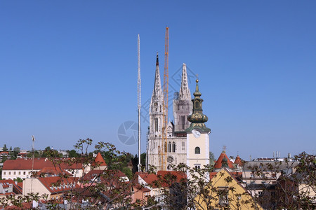 移动目的地历史萨格勒布大教堂左塔的拆除部分在20年3月日地震中受损右塔本身倒塌图片