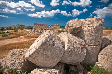 意大利西里Selinunte希腊寺庙的废墟大理石考古学旅游图片