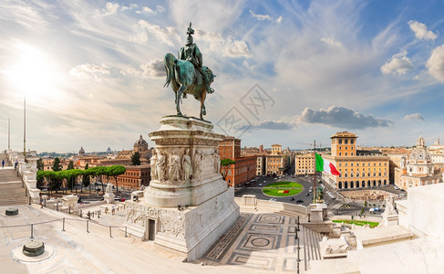 城市景观日出维克多艾曼纽纪念碑和威尼斯广场意大利罗马维克多艾曼纽纪念碑和威尼斯广场景观意大利罗马遗产图片