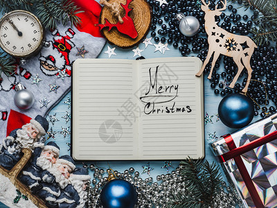 向亲人家戚朋友及同事祝贺圣诞快乐和新年美容卡请观看上面的景象特写平贴铺地恭喜圣诞快乐和新年HireFeautifulCard分支图片