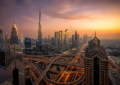 未来派Skrapers可视为BurjKhalifa和SheikhZayed路校对Soup办公室联合的图片