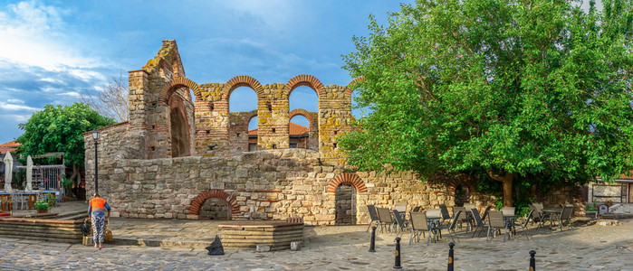 保加利亚内塞巴尔07129保加利亚内塞巴尔老城圣索菲亚大都会教堂的废墟在阴天夏日早晨保加利亚内塞巴尔的圣索菲亚教堂古老的海滩塔图片
