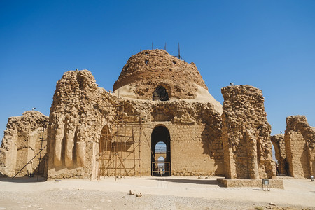 历史SarvestanPalace是一座萨尼德时代的建筑于5世纪AD伊朗Sarvestan用面包砖石头和迫击制成的建筑波斯亚洲图片