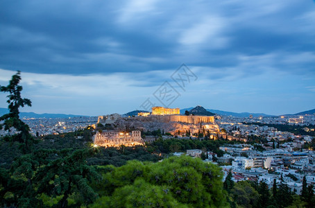 吸引力希律德从Philopapou山丘看到在蓝色时段观看希律宾雅典和帕台农神庙希腊阿提卡古老的图片