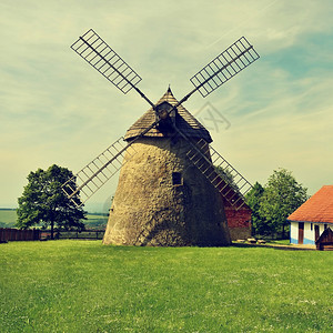 古风车捷克欧洲美丽的传统磨坊有花园Kuzelov南摩拉维亚已恢复景观技术图片