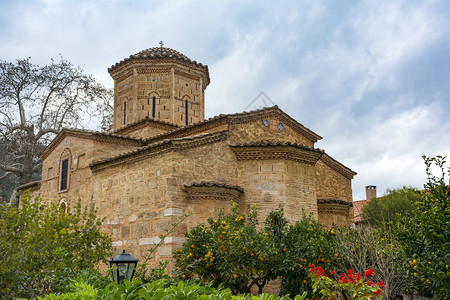 位于希腊阿尔卡迪亚的Polemokratisrsquabethel修道院的废墟上建造了该修道院Loukous修道院教堂神圣灵图片