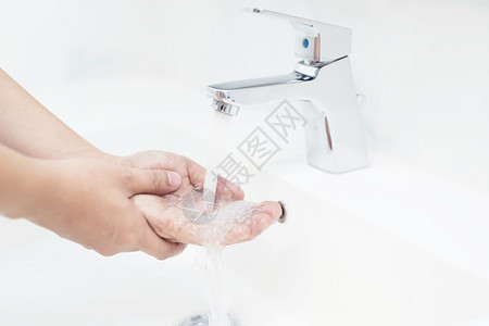 洗手消毒预防特写图片