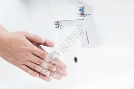 洗手消毒预防疾病特写图片