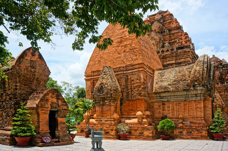 宗教的砖董里越南芽庄8月25日波纳加塔古庙称为thapbaponagar或PoInuNagar著名的Nhatrang旅行宗教建筑图片