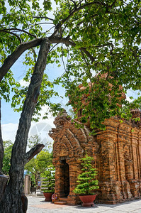 越南芽庄8月25日波纳加塔古庙称为thapbaponagar或PoInuNagar著名的Nhatrang旅行宗教建筑师具有来自石图片