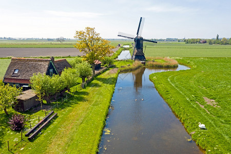 来自荷兰农村风车RrquoWeelBrakenrsquo的空中飞机刀乡村的车轮图片