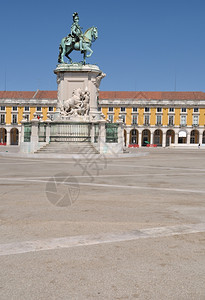 在葡萄牙里斯本著名的商业广场又称TerrirodoPaco中心何塞一世国王雕像城市的普拉卡图片