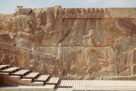 地标历史的首都伊朗法尔斯省波利马尔夫达什特的古董浅浮雕和代楔形文字铭图片