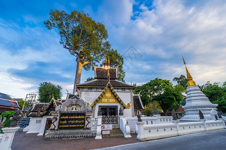 契迪结构体古老的WatChediLuang是历史中心的一个佛教寺庙是清迈的主要旅游景点青云日落背景ThawatLuang是位于泰图片