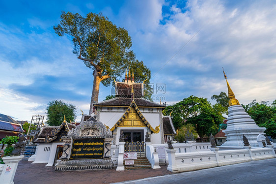 契迪结构体古老的WatChediLuang是历史中心的一个佛教寺庙是清迈的主要旅游景点青云日落背景ThawatLuang是位于泰图片