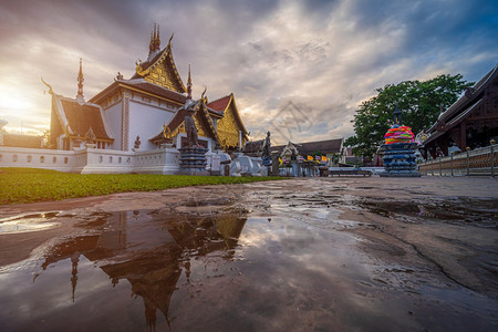 金子WatChediLuang是历史中心的一个佛教寺庙是清迈的主要旅游景点青云日落背景ThawatLuang是位于泰国清迈的一座图片