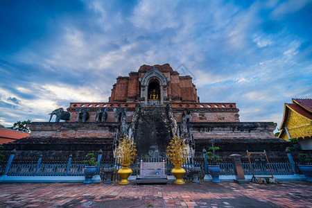 历史的重大WatChediLuang是历史中心的一个佛教寺庙是清迈的主要旅游景点青云日落背景ThawatLuang是位于泰国清迈图片