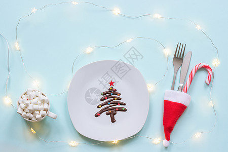 圣诞装饰餐盘和刀叉图片