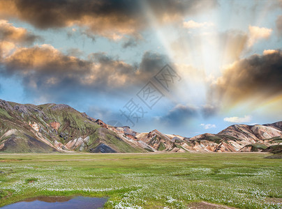 欧洲云冰岛Landmannalaugar山和岩石在阳光明媚的日子一种图片