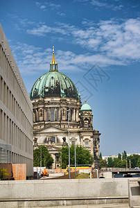 圆顶旅游建造柏林大教堂在德国城市河流一带个美丽的夏天日图片