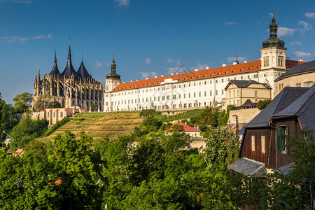著名的捷克库特纳霍拉圣芭和会学院大教堂欧洲科文组织世界遗产地传统的宗教图片