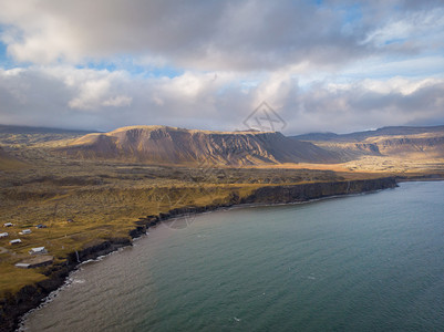 结石冰岛阿纳斯塔皮大西洋沿岸令人惊叹的石拱门Gatklettur玄武岩著名的自然形态拱门吸引游客参观冰岛西部高地约古沙龙图片