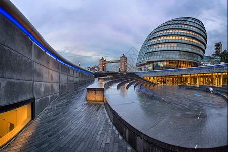 天际线伦敦联合王国2014年月7日伦敦市政厅和联合王国伦敦塔桥2014年月7日市政厅的外形非常宽广由NormanFoster设计图片