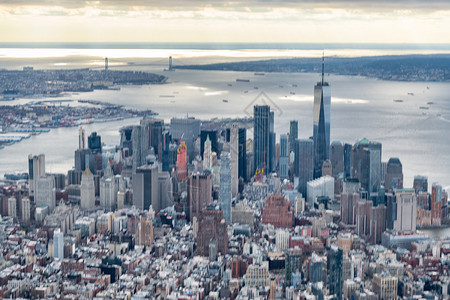 生活中心从有利角度对曼哈顿天际线进行模糊的空中观察著名图片