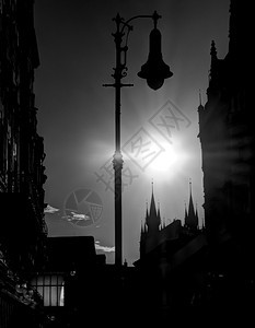 优质的潮湿布拉格街黑白日落布拉格城市的图片